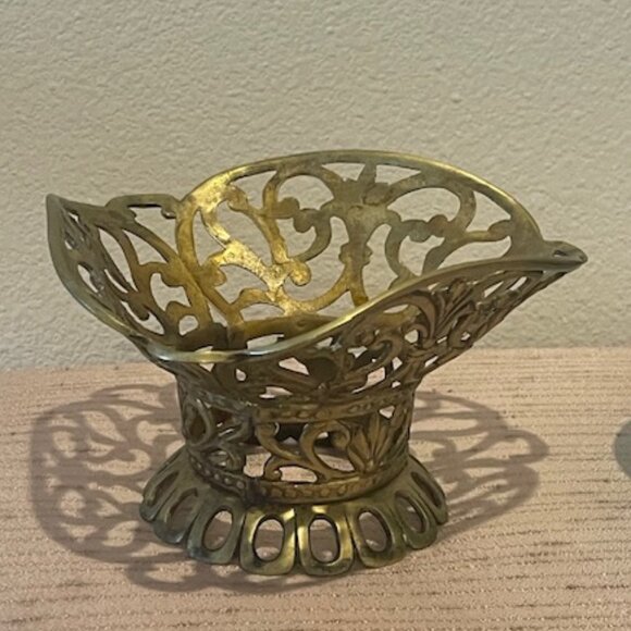 Vintage Ornate Footed Brass Basket with Blue Glass Bowl Victorian Hollywood Rgy - Picture 8 of 8